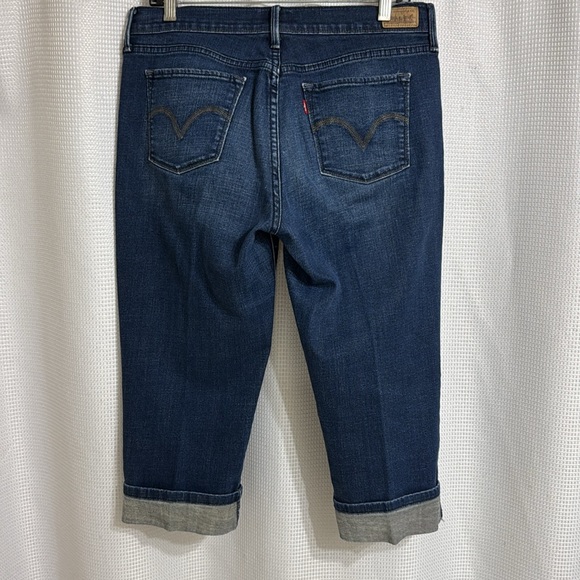 Women's Levi’s 515 Blue denim capri Jeans. ?? (See measurements) - Picture 2 of 5